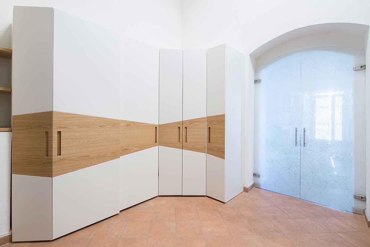 Armadio con inserto: un progetto di design su misura di Palombarani