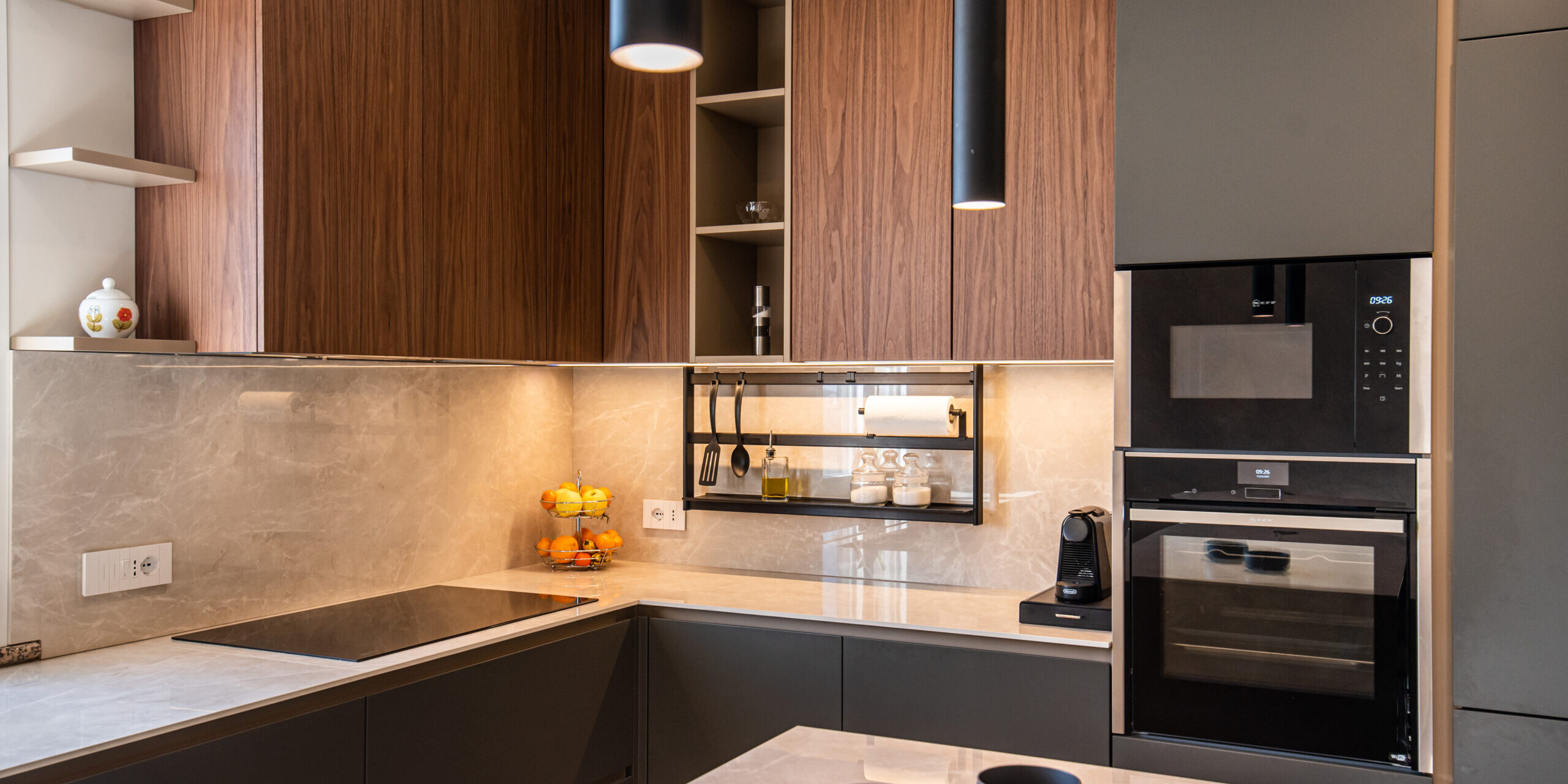 Gres, laccato e impiallacciato_Palombarani Cucina in gres, laccata e impiallacciata – Realizzazione Palombarani