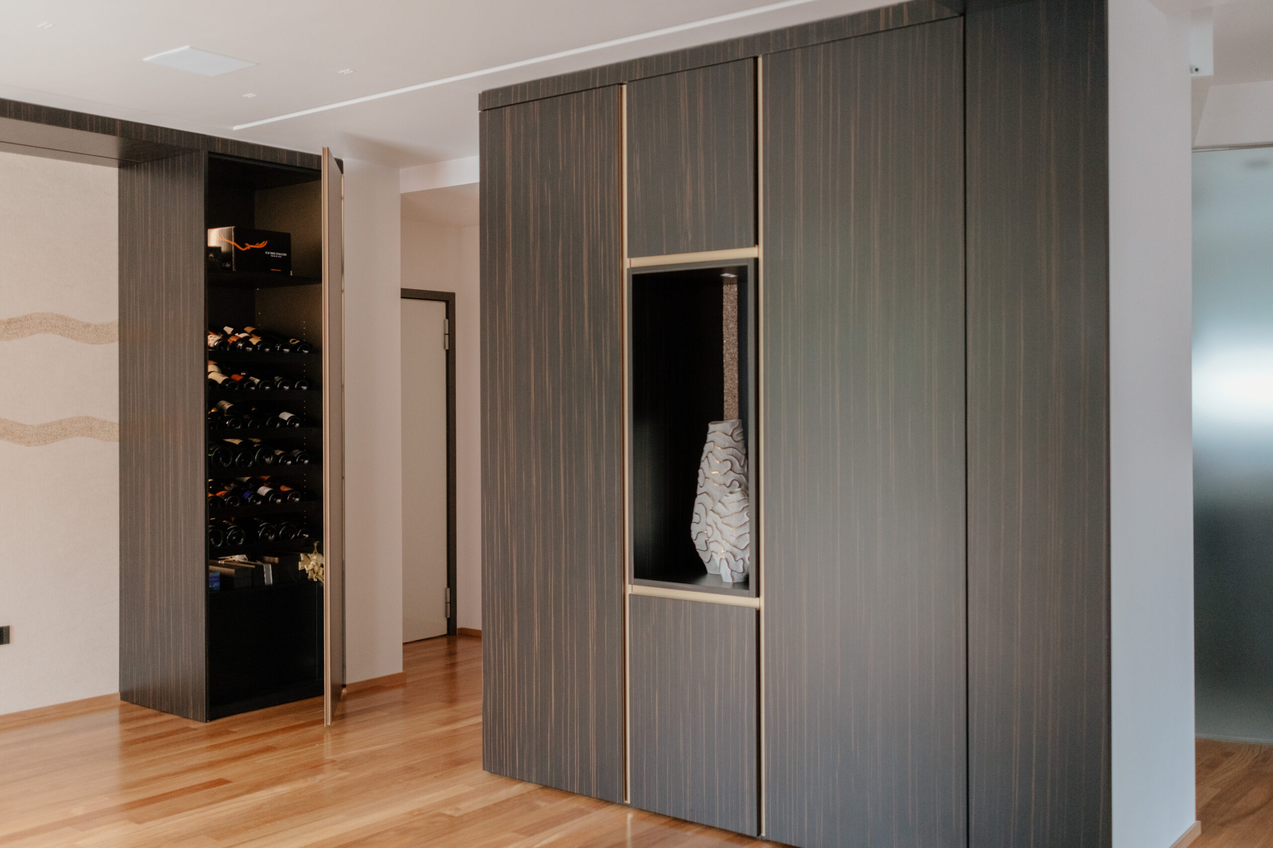 Arredo residenziale soggiorno impiallacciato– Realizzazione Palombarani